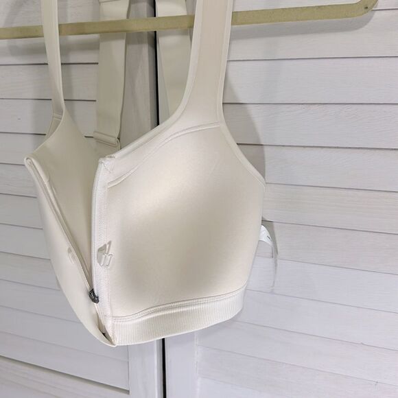 Sports Bra Size 34DD All In Motion Off White * - Picture 5 of 9